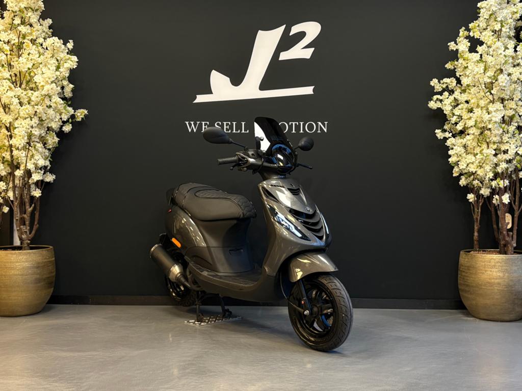 Piaggio Zip | Psychedellic | Brom | 2024 | 3125 km | 1 eig
