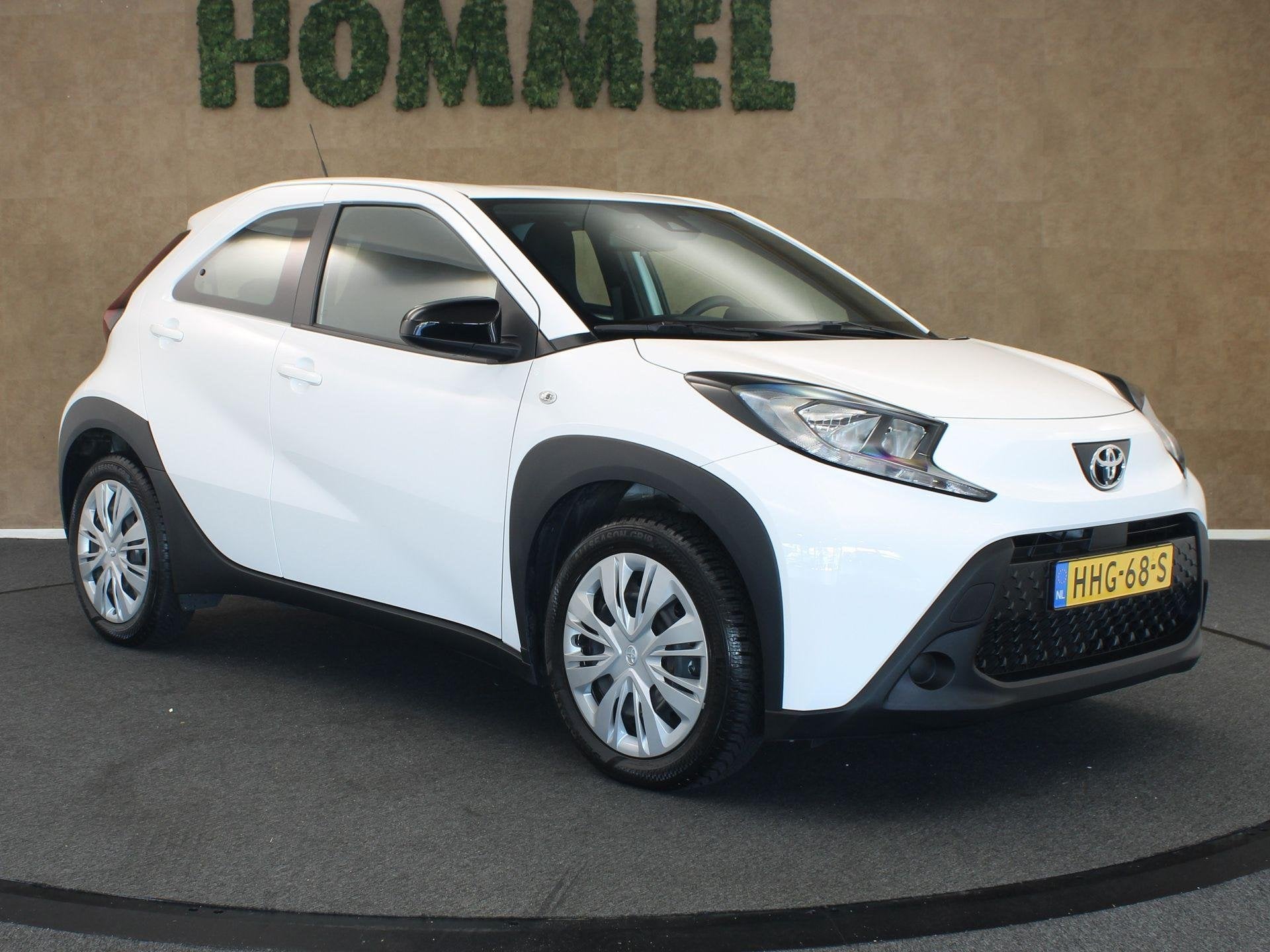 Toyota Aygo X 1.0 VVT-i MT Play - ORIGINEEL NEDERLANDSE AUTO, Postbus 212
4940 AE  Raamsdonksveer, NL, Wit, Handgeschakeld, Toyota