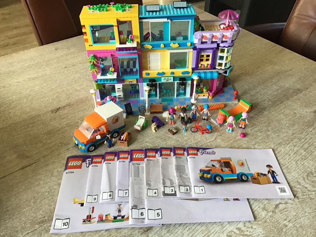 Lego friends Hoofdstraatgebouw 41704, Ophalen of Verzenden, Zo goed als nieuw