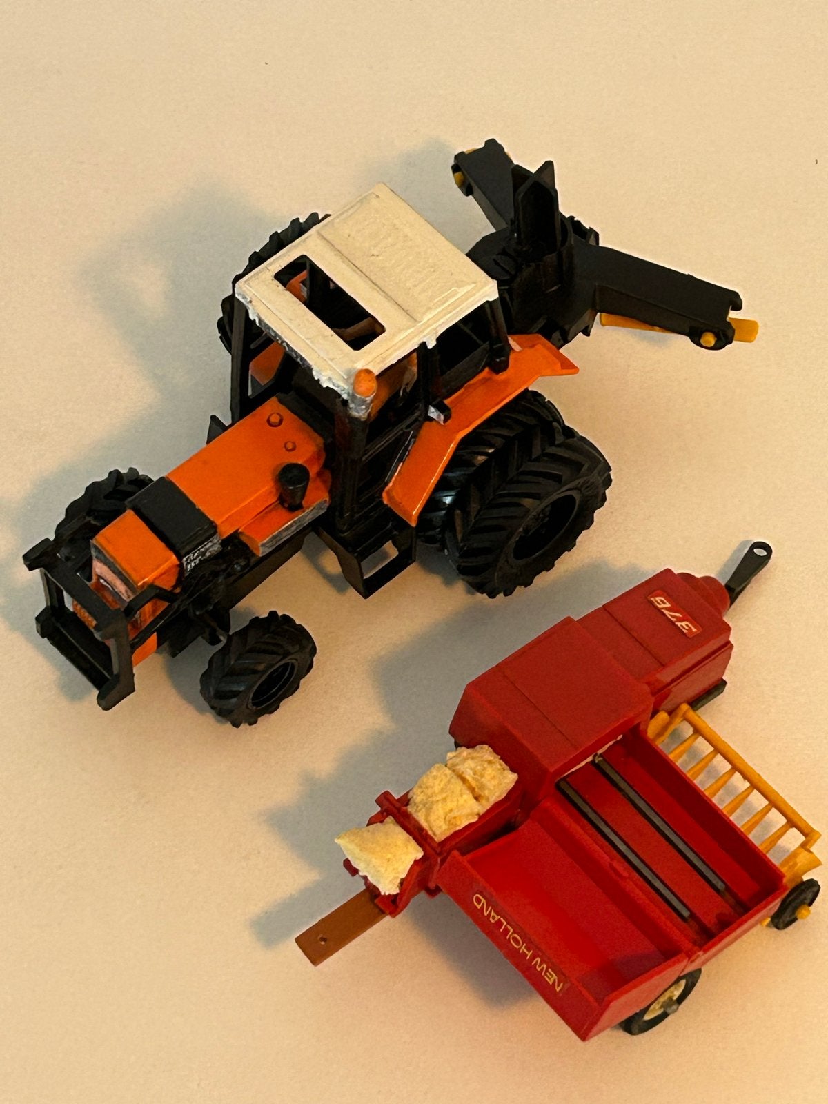 Speelgoed tractor met balenpers - New Ray Toys, Ophalen of Verzenden, Gebruikt, Jongen of Meisje