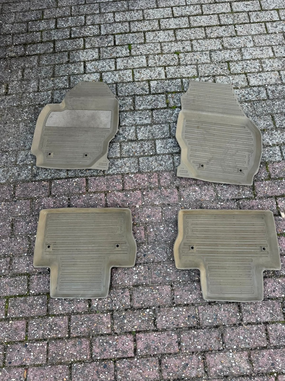 Volvo V70 automatten (set van 4), Ophalen, Gebruikt