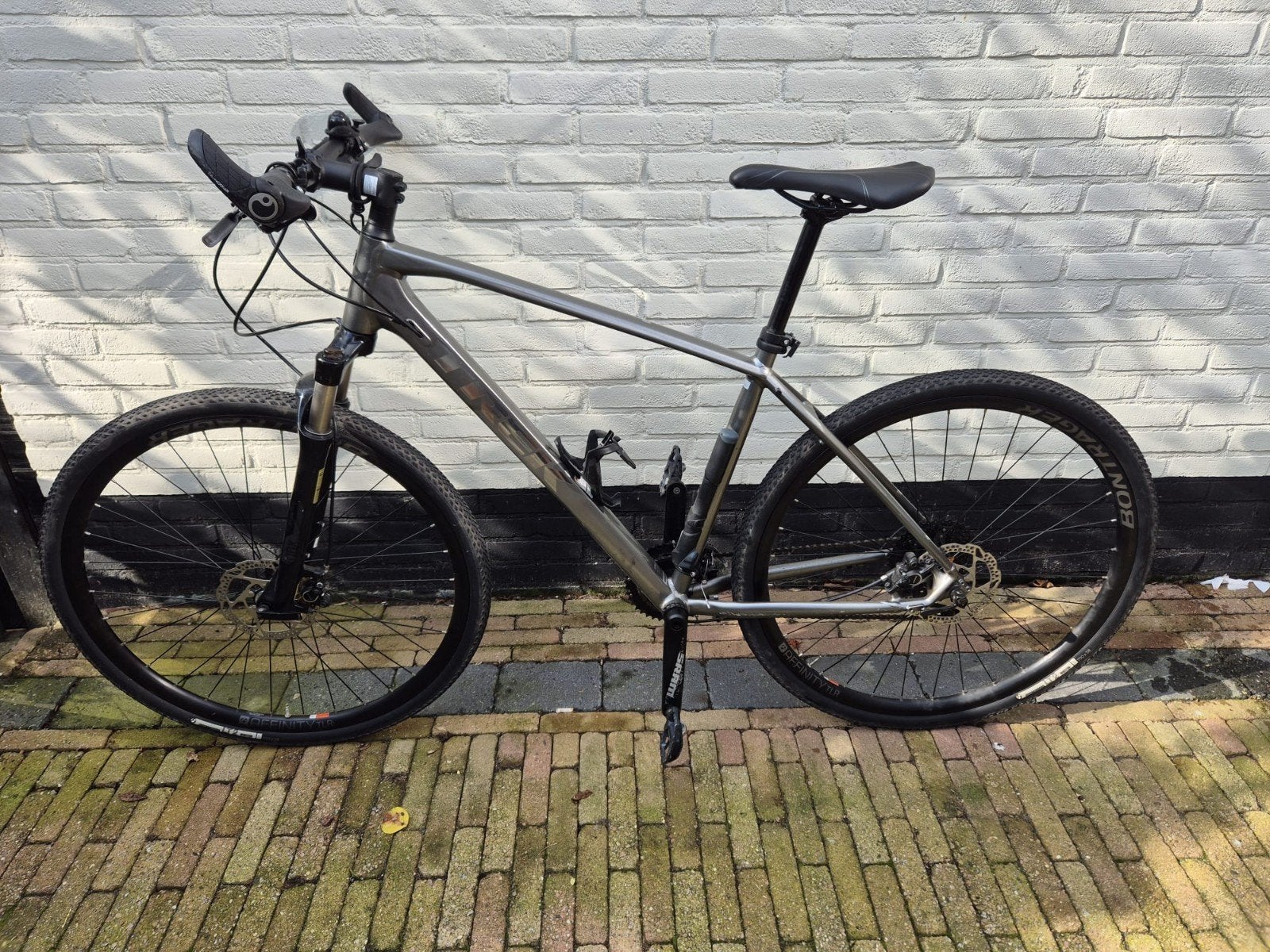 Trek Dual Sport 4 Hybride Fiets - Zo goed als nieuw, 28 inch, Vering, Zo goed als nieuw, Meer dan 20 versnellingen