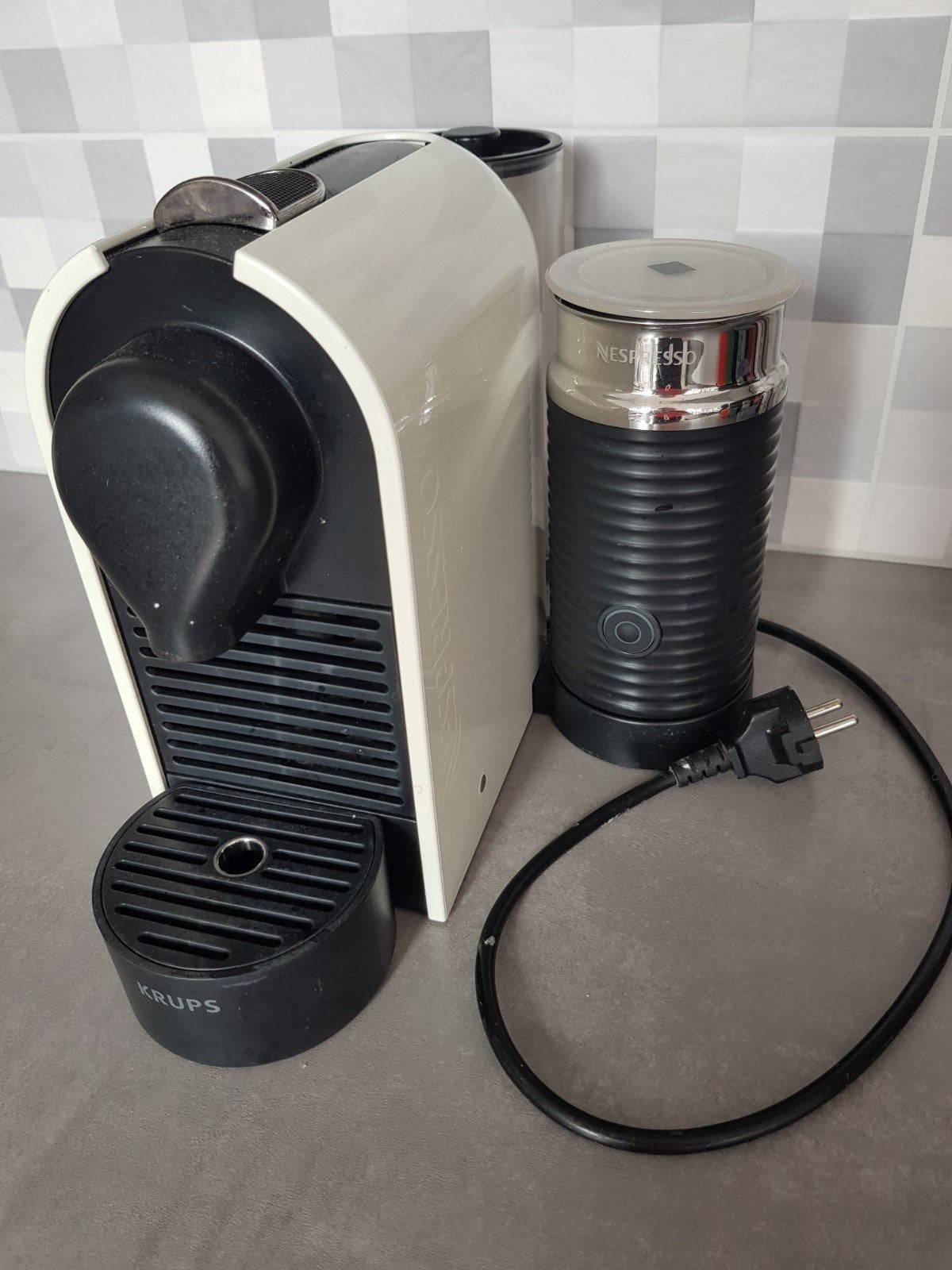 Nespresso Inissia Krups koffiezetapparaat met melkopschuimer