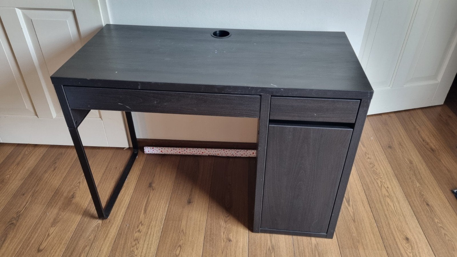 Donkerbruin bureau (105 x 50 cm) met lades en kastje, Ophalen, Met lades, Gebruikt, Spaanplaat of MDF