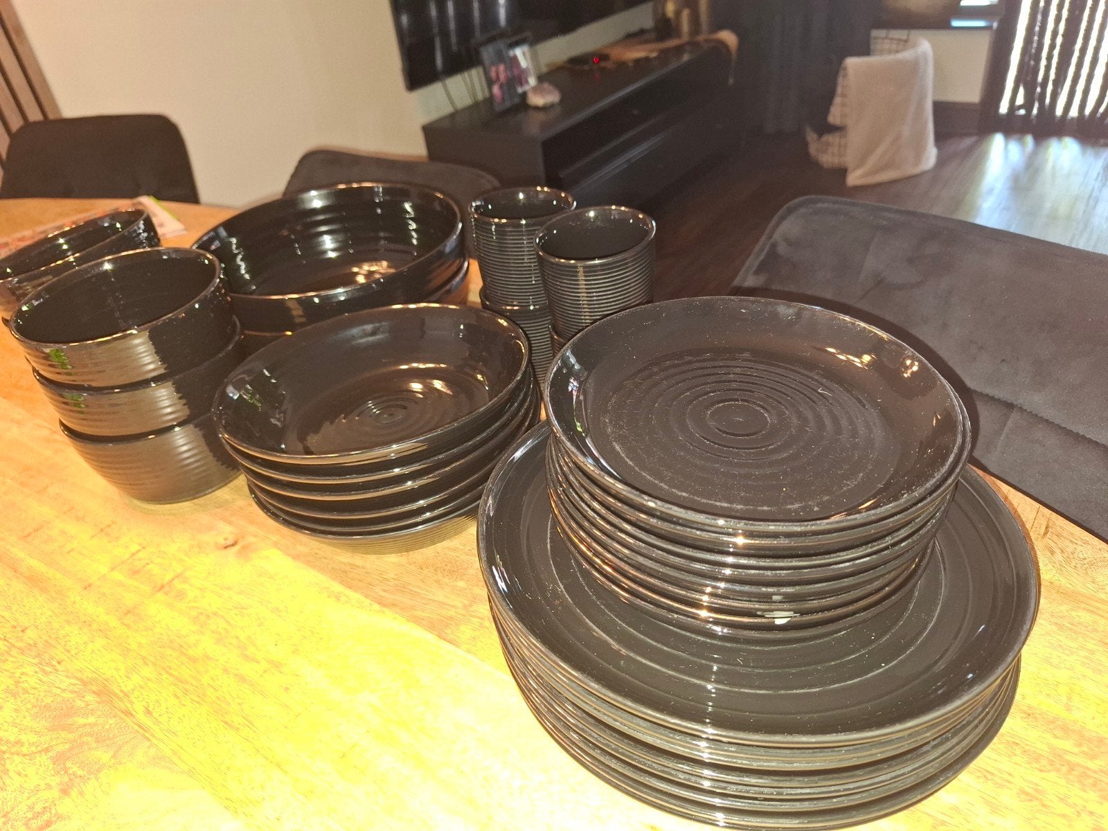 Zwart servies set - Borden, kommen, glazen, Ophalen, Gebruikt, Overige merken, Keramiek
