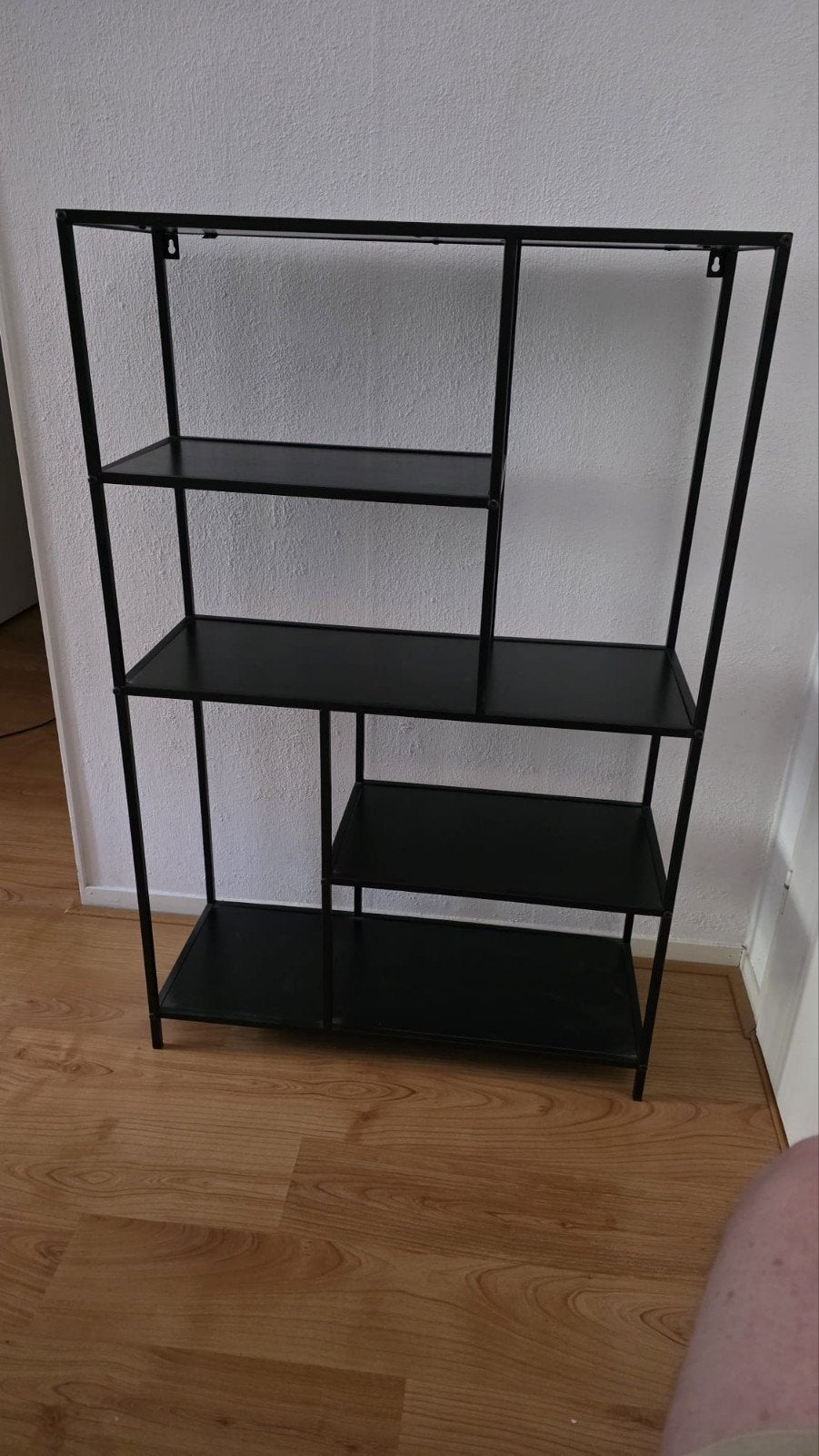 Zwart metalen rek/kastje, Ophalen, Met plank(en), Gebruikt, 100 tot 150 cm