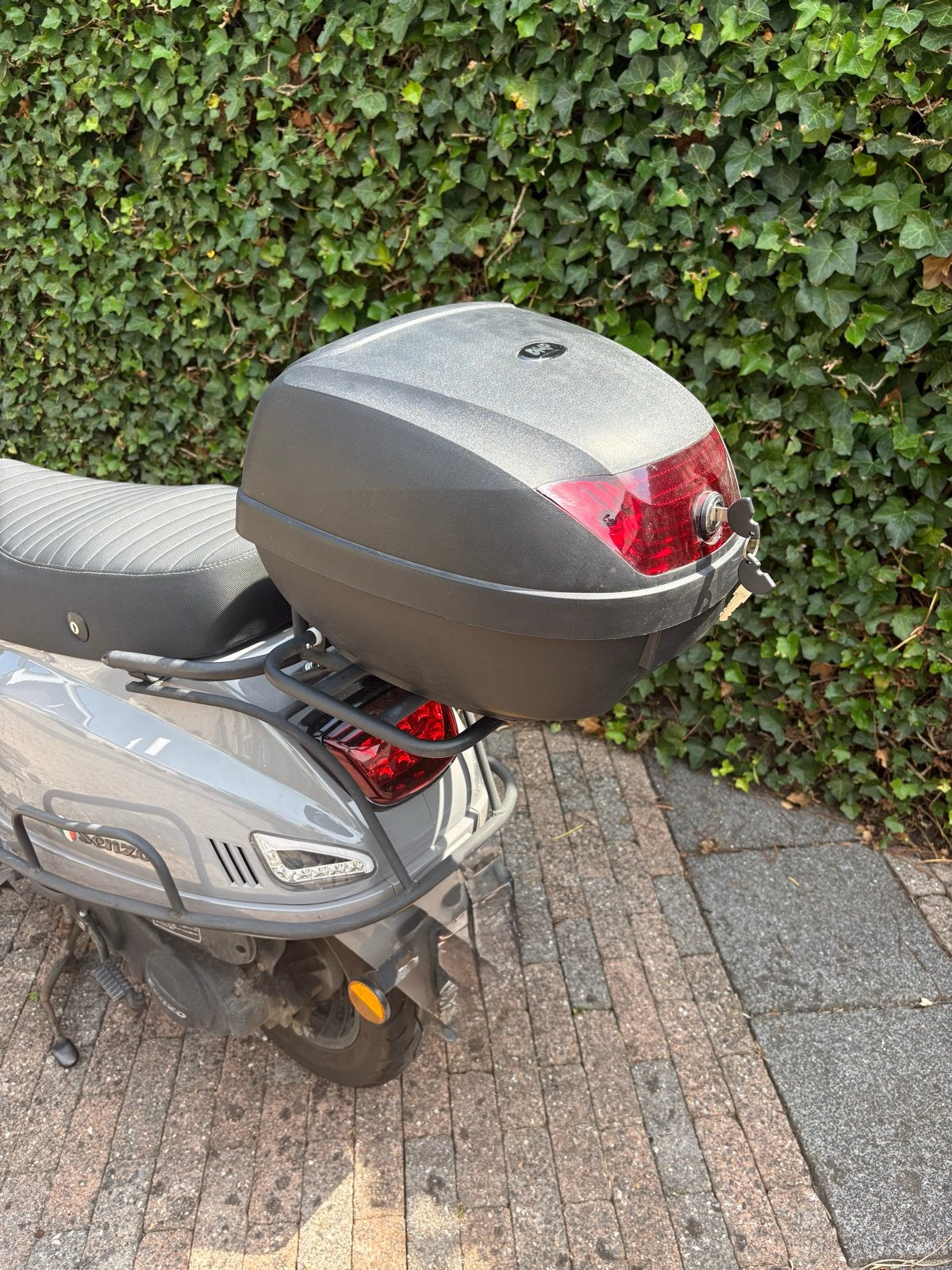 Scooter topkoffer DMP met slot en sleutels, Ophalen of Verzenden, Gebruikt, Overige typen, Overige merken