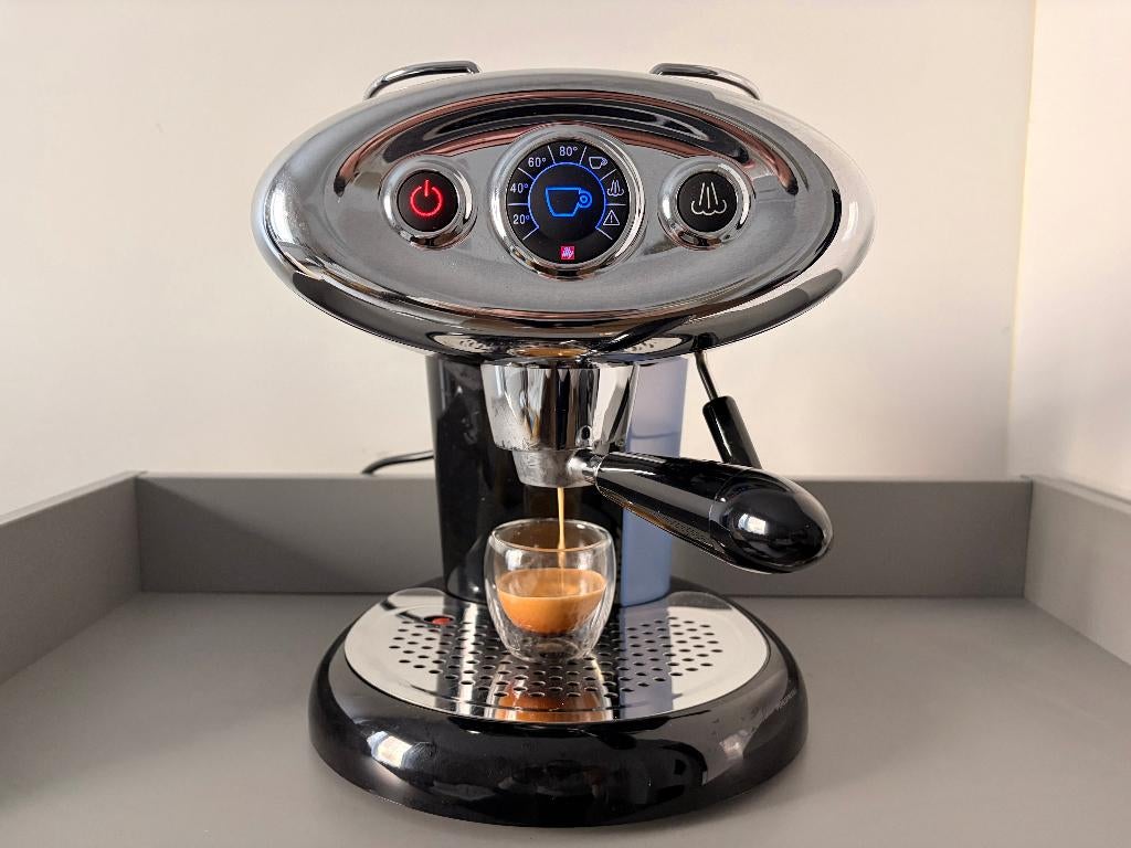 Illy Coffee Machine | X7.1 wit – Iperespresso koffiemachine, Overige typen, Koffiemachine, Ophalen of Verzenden, Zo goed als nieuw