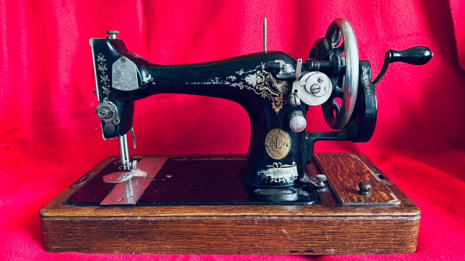 Klassieke SINGER Handnaaimachine, Antiek en Kunst, Ophalen