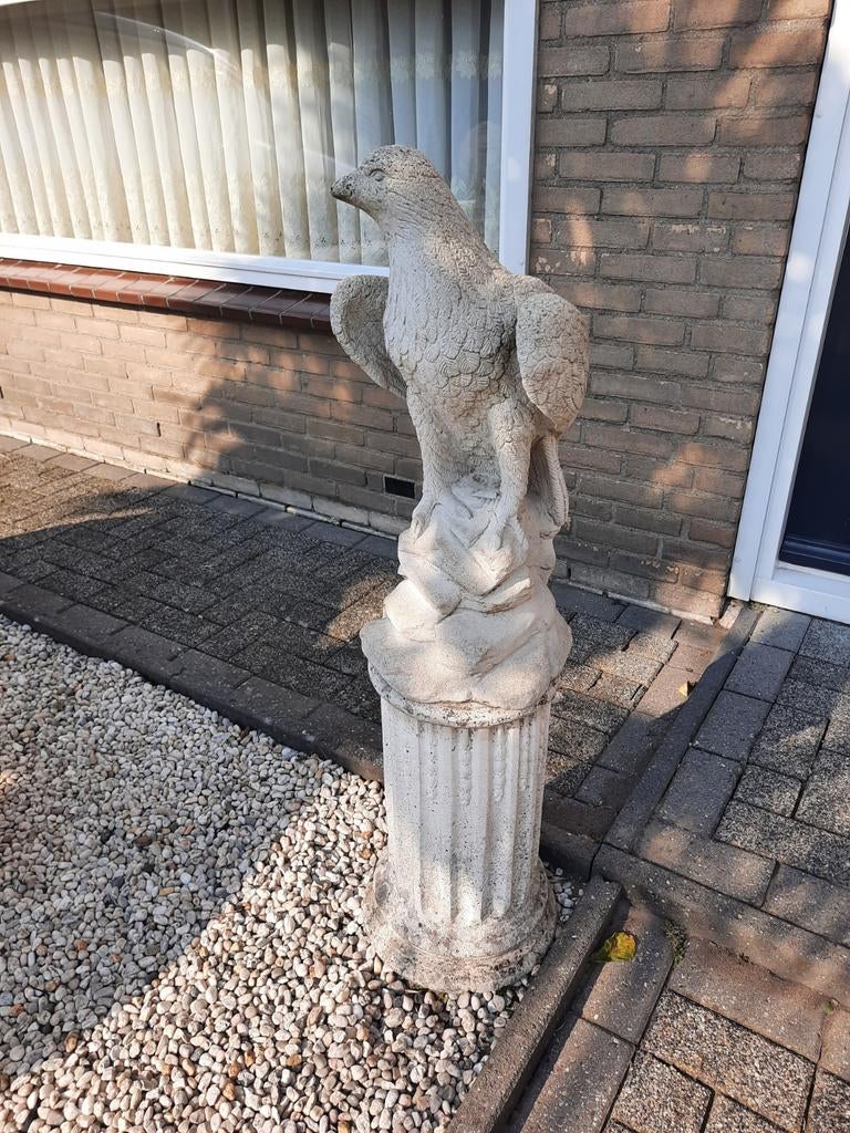 Betonnen beeld adelaar op pilaar, Tuin en Terras, Ophalen of Verzenden
