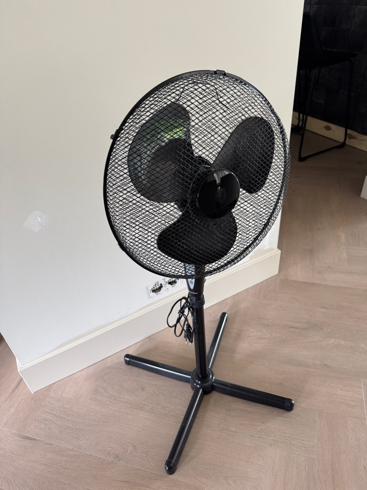 Zwarte statiefventilator - Zo goed als nieuw, Ophalen of Verzenden, Zo goed als nieuw, Statiefventilator