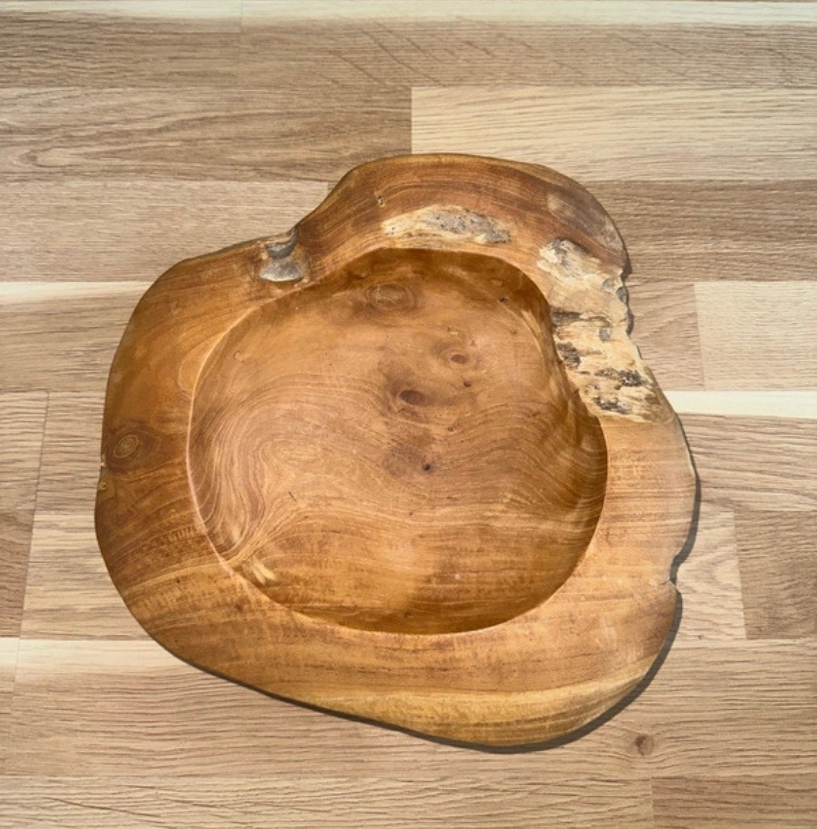 Unieke houten schaal van teakhout - Decoratief, Huis en Inrichting, Schaal, Ophalen of Verzenden, Zo goed als nieuw, Overige vormen