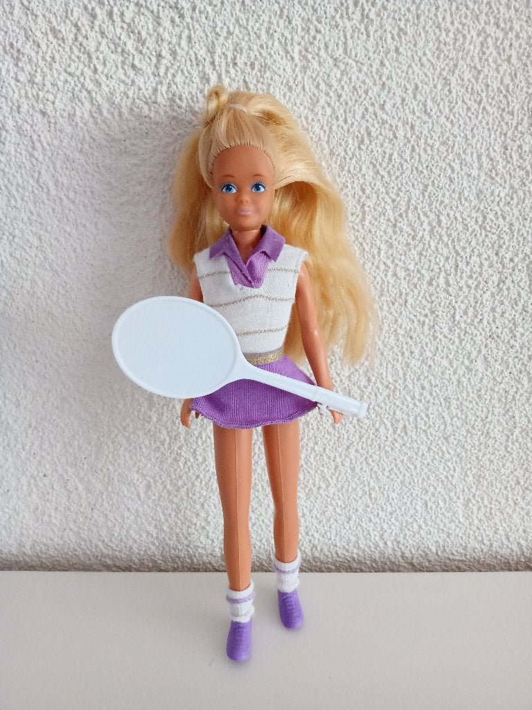 Barbie Tennis SKIPPER (Europe) uit 1976, Ophalen of Verzenden, Gebruikt, Pop