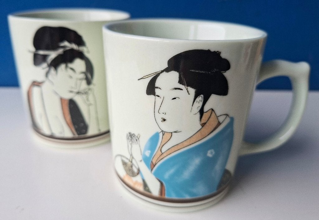Porseleinen theemokken Geisha's Japan, Huis en Inrichting, Keuken | Servies, Gebruikt, Overige stijlen, Porselein, Mok