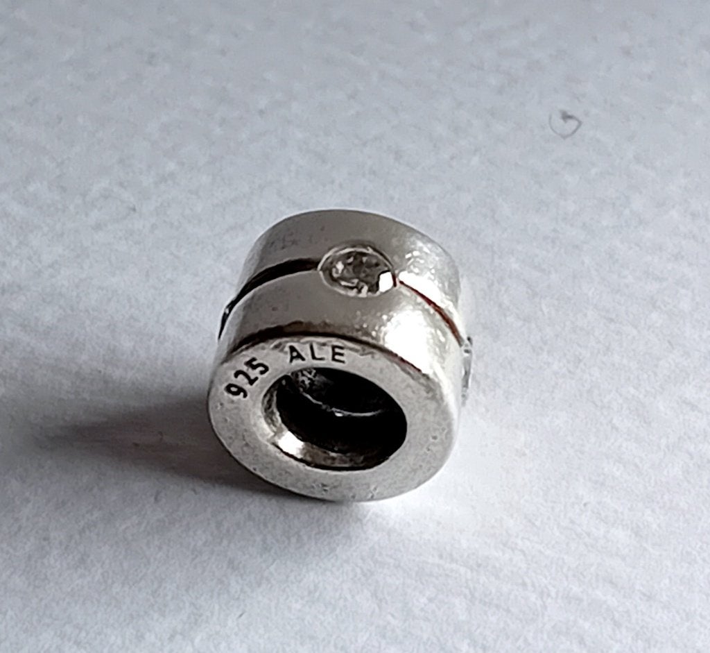Nieuw aanbod; Zilveren Ronde Pandora bedel, Pandora, Ophalen of Verzenden, Zo goed als nieuw, 1 bedel