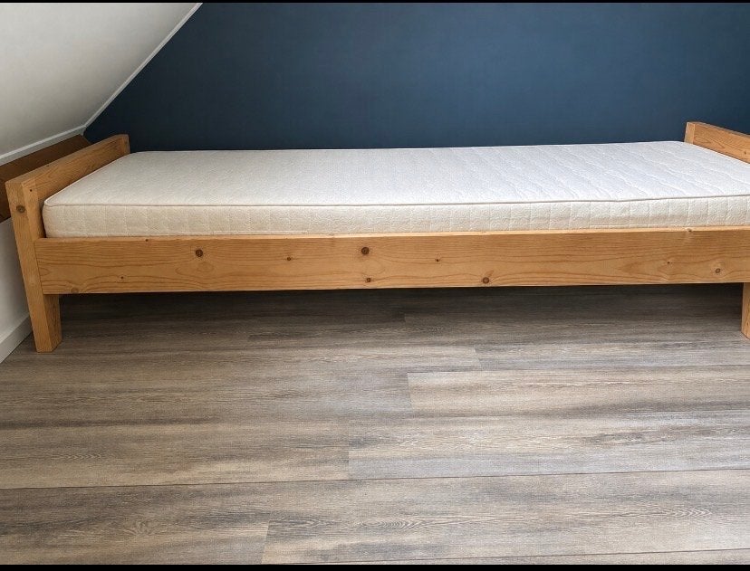 Gratis eenpersoonsbed 80 x 210 incl matras af te halen., Ophalen, 90 cm, Zo goed als nieuw, 200 cm