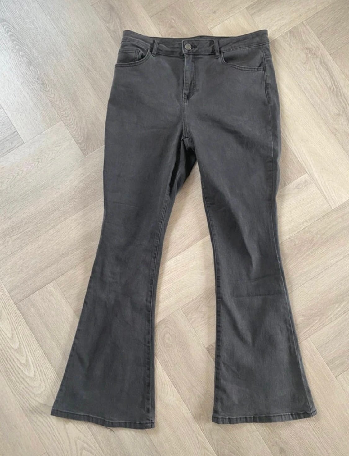 Flared jeans Vila maat XL, Ophalen of Verzenden, Zo goed als nieuw, Grijs, W33 - W36 (confectie 42/44)
