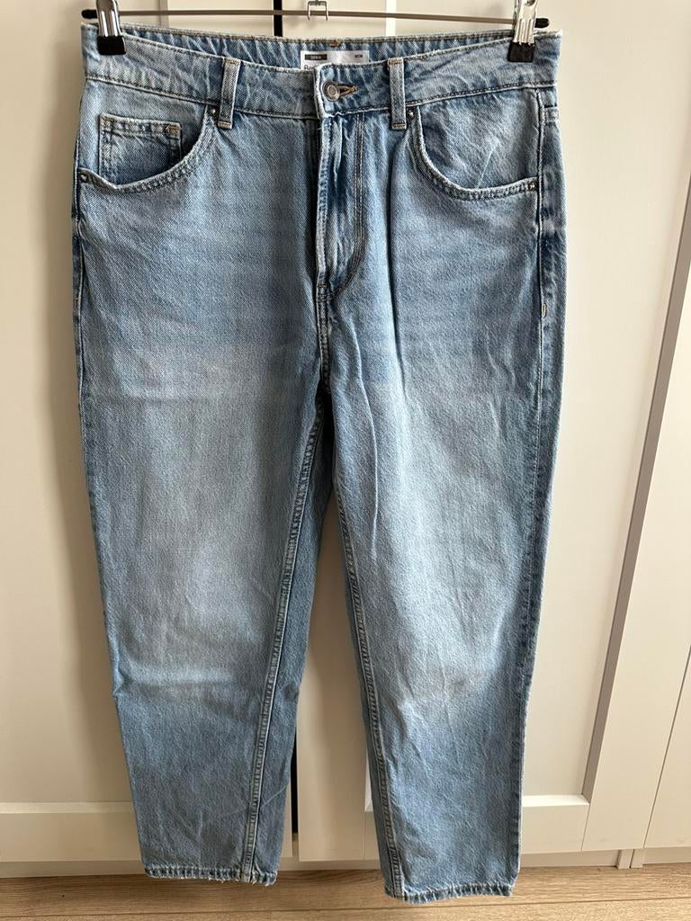 Spijkerbroek - Mom jeans - Blauw - Bershka - 38, Ophalen of Verzenden, Zo goed als nieuw, Blauw, W30 - W32 (confectie 38/40)