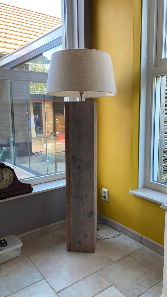 Vloerlamp op meerpaal, Huis en Inrichting, Ophalen, Zo goed als nieuw