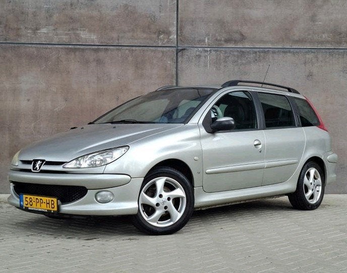 Peugeot 206 1.4 16V | 240.093 KM | Leder | CarPlay | Airco, Auto's, Voorwielaandrijving, 15 km/l, Zwart, 4 cilinders