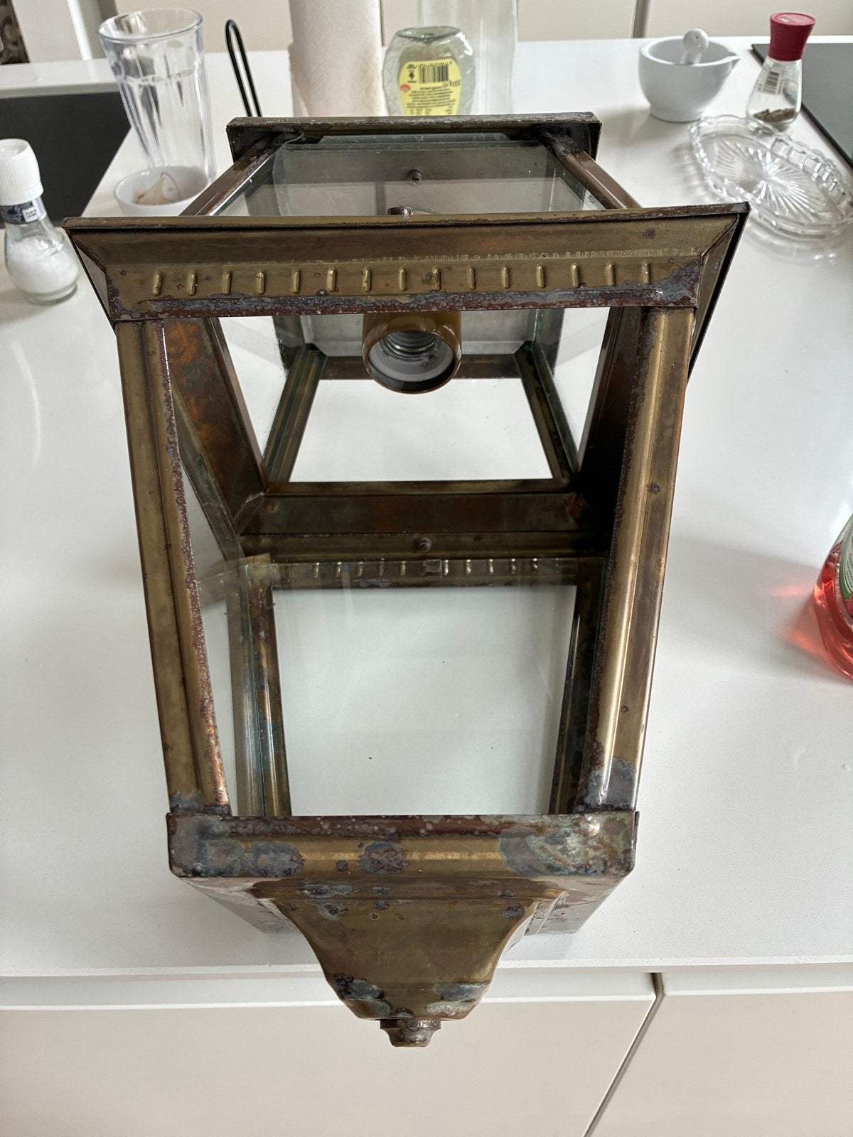 Antieke koperen buitenlamp, Ophalen