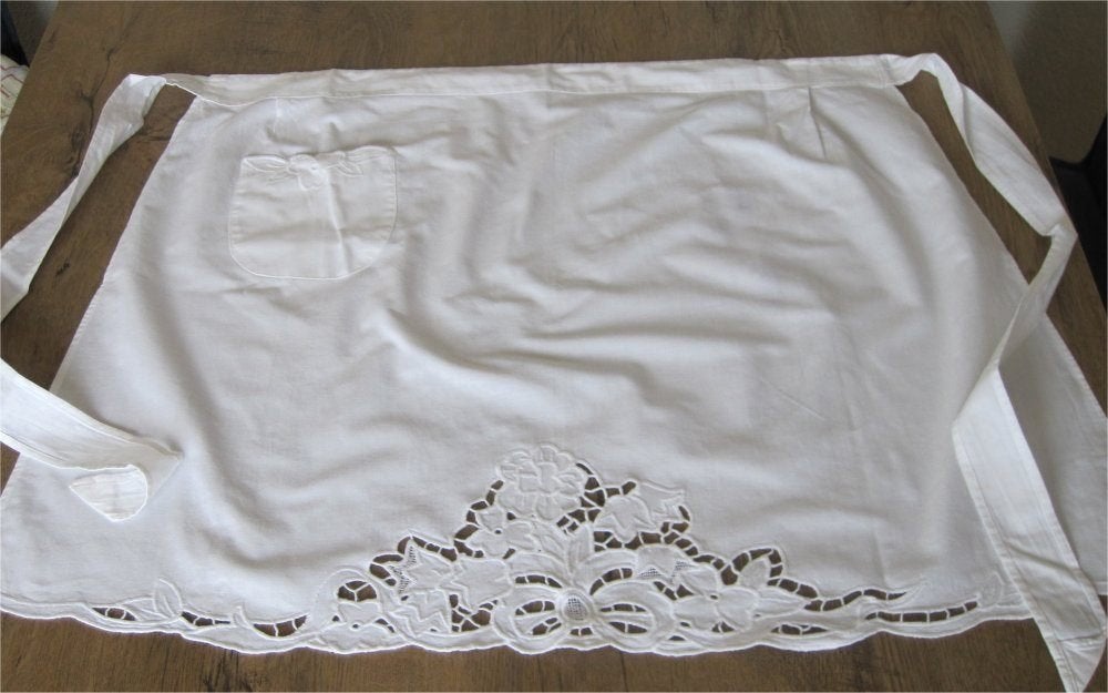Antiek, wit, half schortje, geborduurd, klederdracht, Ophalen of Verzenden