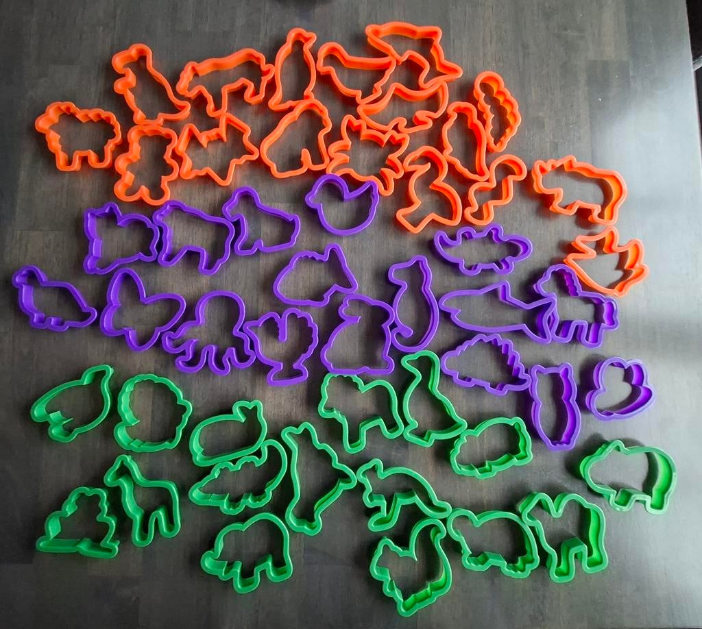VRIJWEL NIEUW 50 Wilton uitstekerset dierenvrienden koekvorm, Hobby en Vrije tijd, Taarten en Cupcakes maken, Zo goed als nieuw