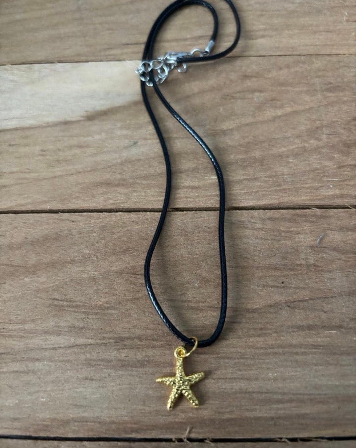 Nieuwe ketting met goudkleurige zeester hanger, Verzenden, Zwart, Nieuw, Overige materialen