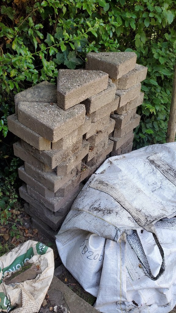Bisschopsmutsen – driehoeksklinkers, Ophalen, Gebruikt, Klinkers, 5 tot 10 m²
