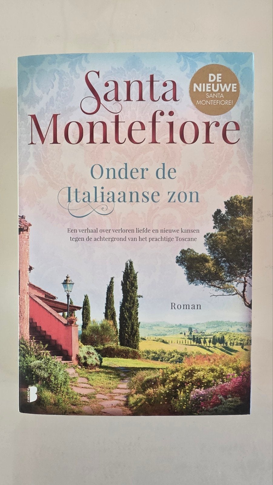 Santa Montefiore - Onder de Italiaanse zon (Roman), Ophalen of Verzenden, Zo goed als nieuw, Santa Montefiore, Europa overig