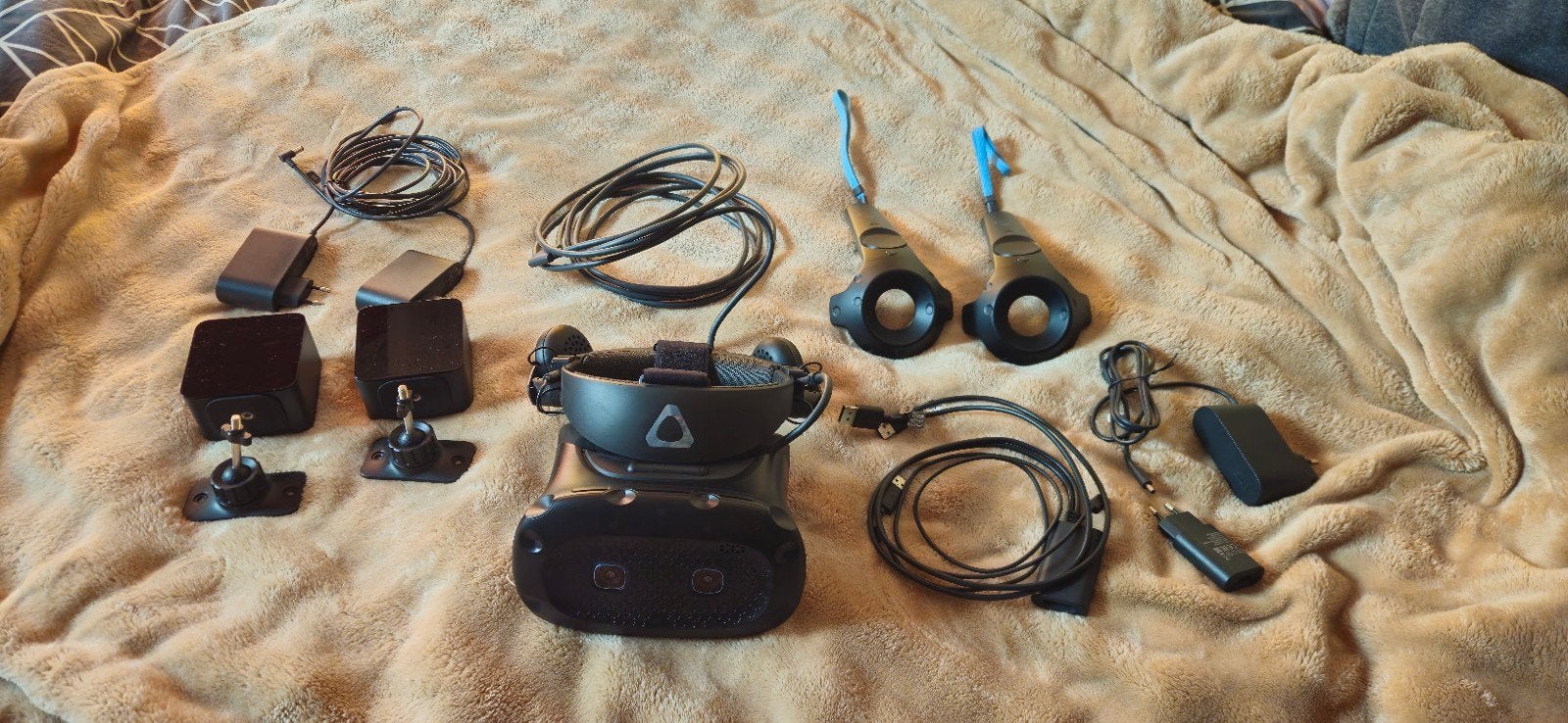 HTC vive cosmos elite, full setup., Spelcomputers en Games, Virtual Reality, Ophalen of Verzenden, Zo goed als nieuw, VR-bril