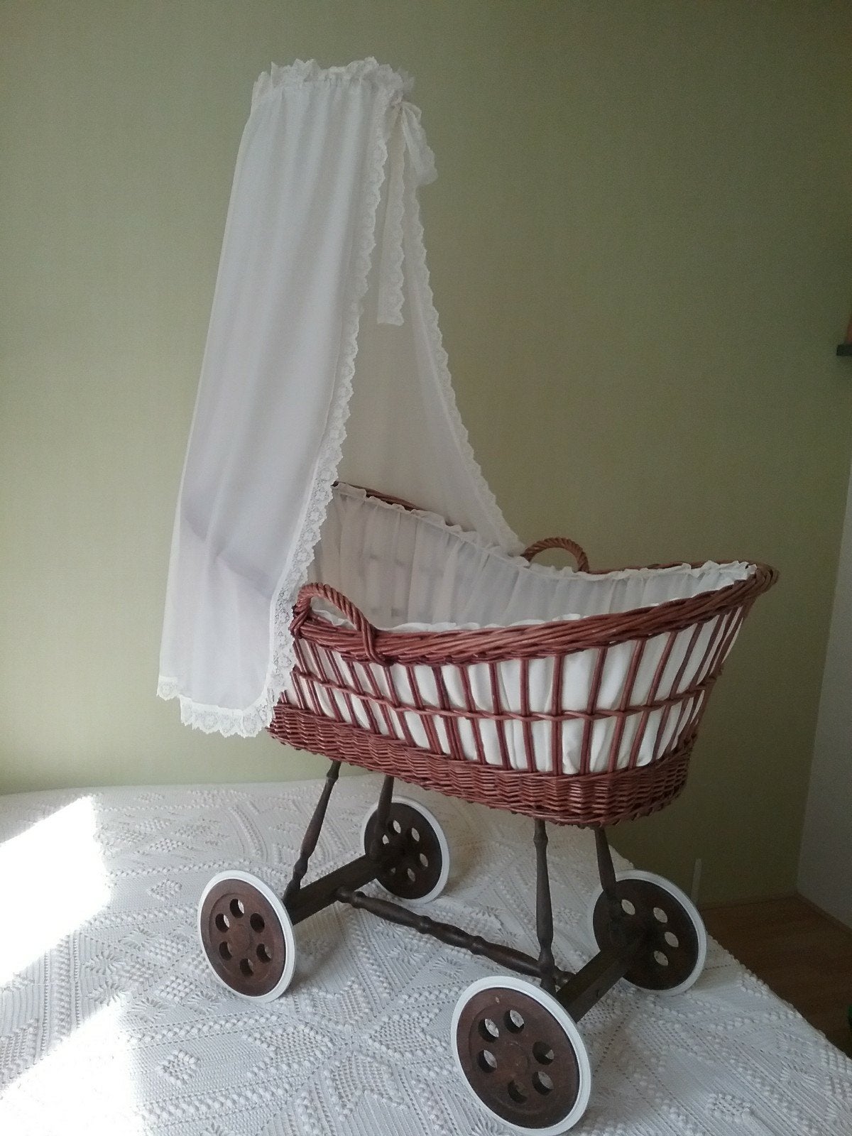Vintage babywiegje op wielen, 70er jaren, Kinderen en Baby's, Ophalen, Gebruikt, Wieg