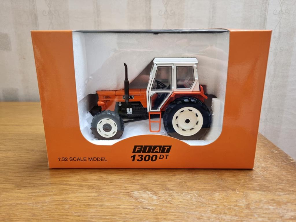 Fiat 1300 DT schaalmodel tractor 1:32, Hobby en Vrije tijd, Modelauto's | 1:32, Ophalen of Verzenden, Nieuw, Tractor of Landbouw