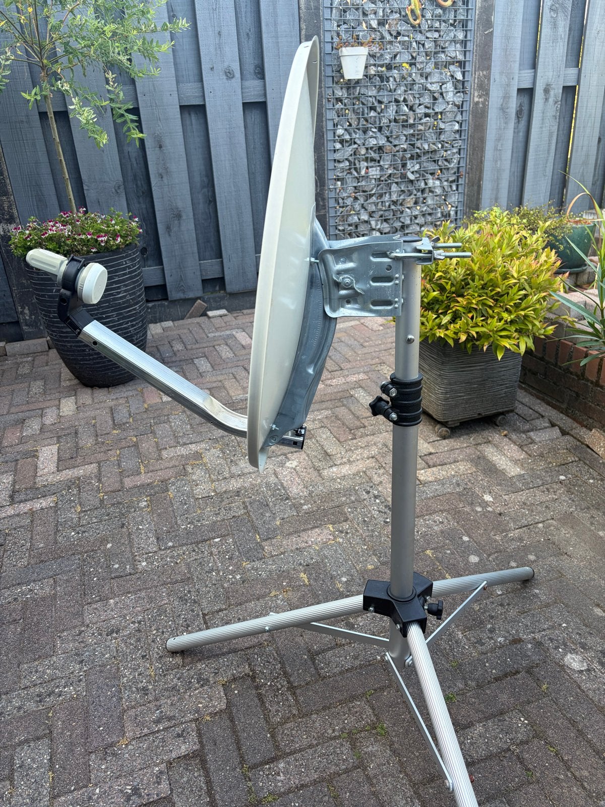 Schotelantenne met statief - Ideaal voor camping/camper, Ophalen, Gebruikt, (Schotel)antenne, Overige merken