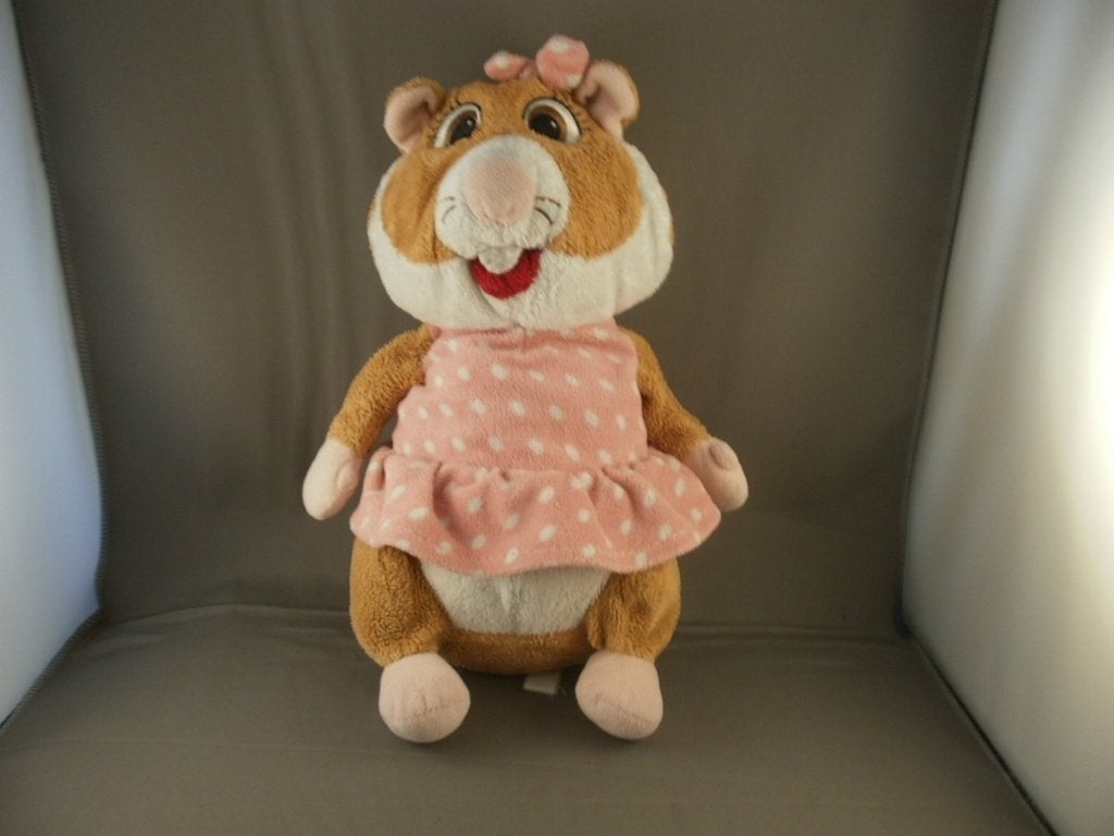 ah hamster met roze wit gestipt jurkje 28 cm en strikje op, Hamster, Ophalen of Verzenden, Zo goed als nieuw, Wasbaar