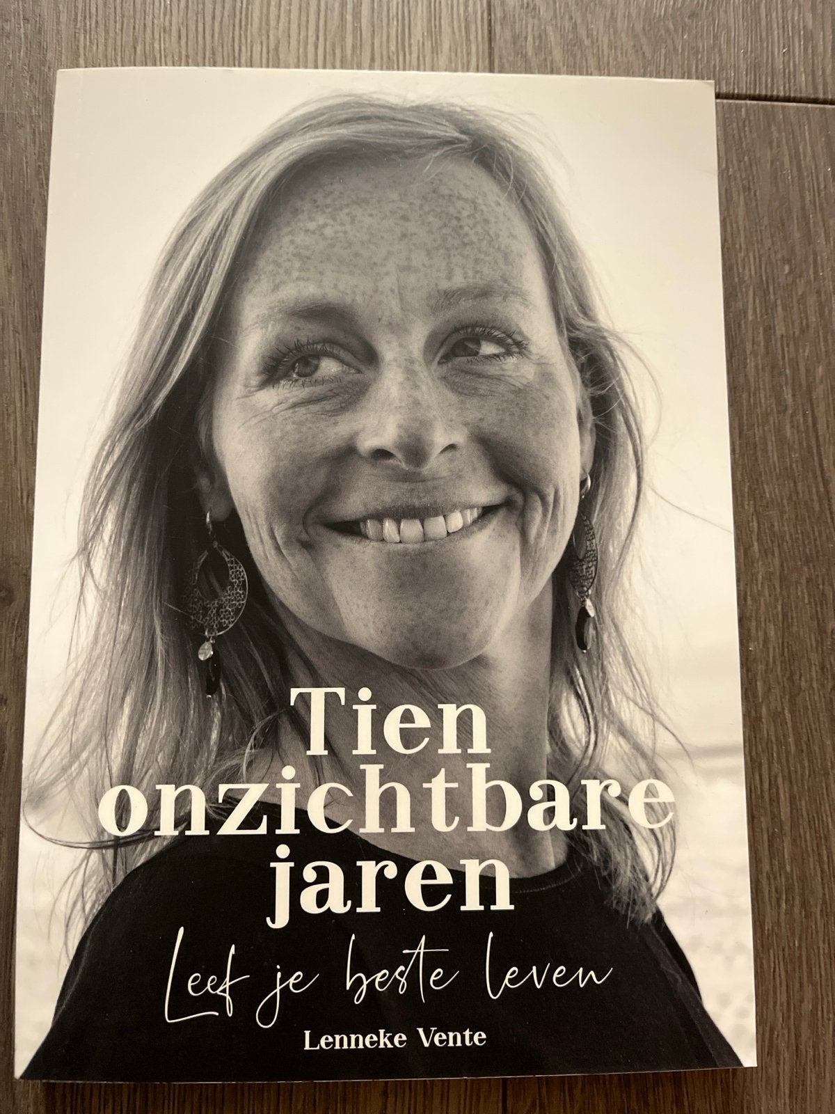Tien onzichtbare jaren: Leef je beste leven - Lenneke Vente, Ophalen of Verzenden, Zo goed als nieuw, Ziekte en Allergie