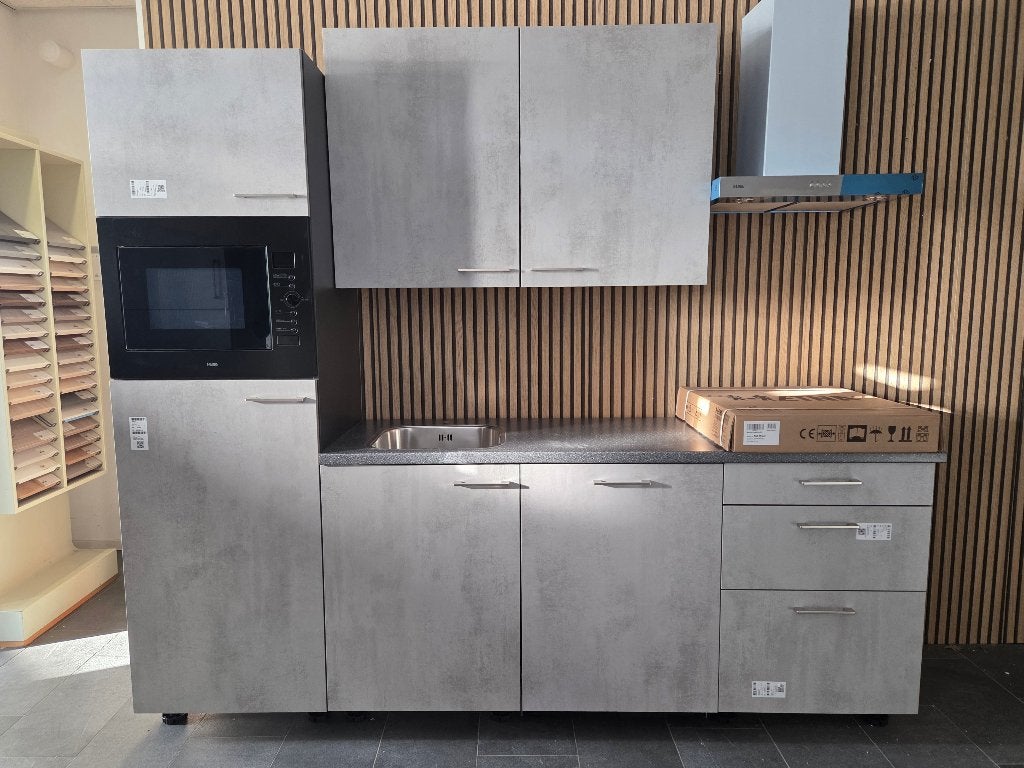 NIEUWE BRUYNZEEL "BETONLOOK" Keuken 240 cm / INNOVARE OUTLET, Nieuw, Enkelwandige keuken, Kunststof, Grijs