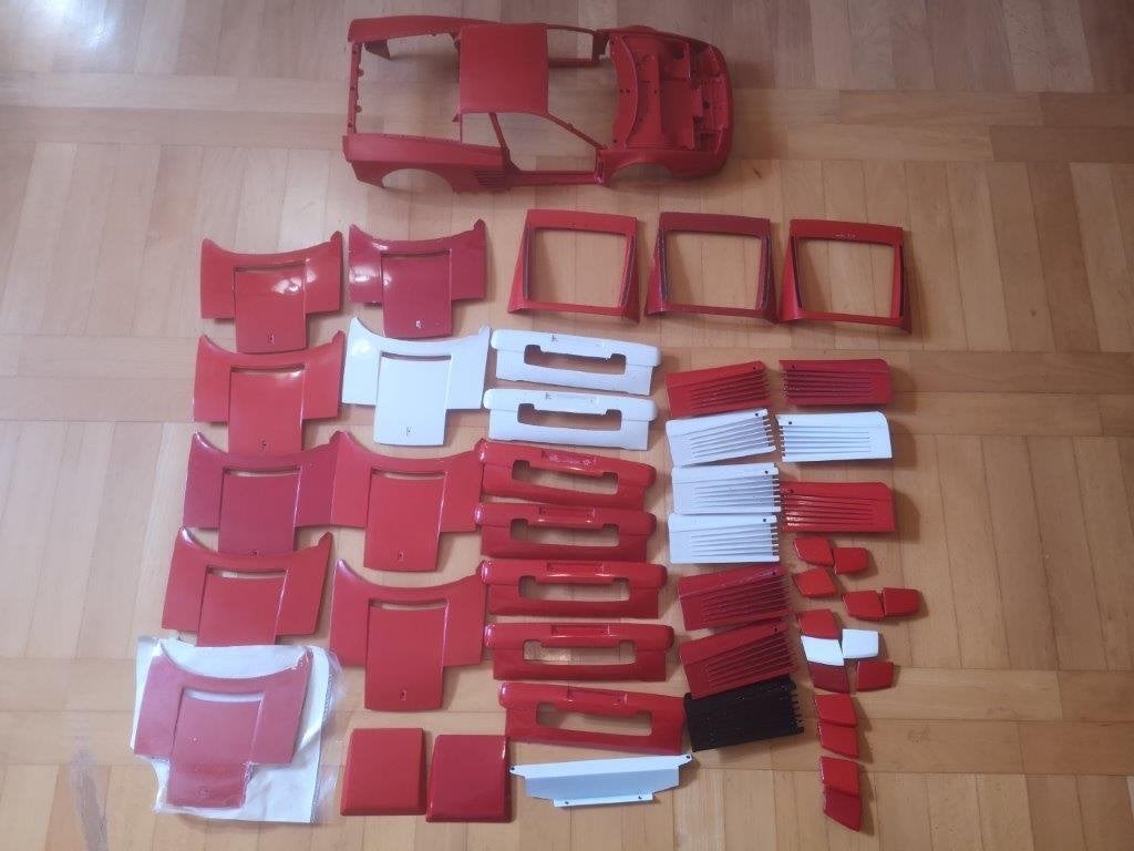 Metalen delen F40 en Testarossa Pocher 1/8 verschillende stu, Ophalen of Verzenden, Zo goed als nieuw, 1:5 t/m 1:8, Auto