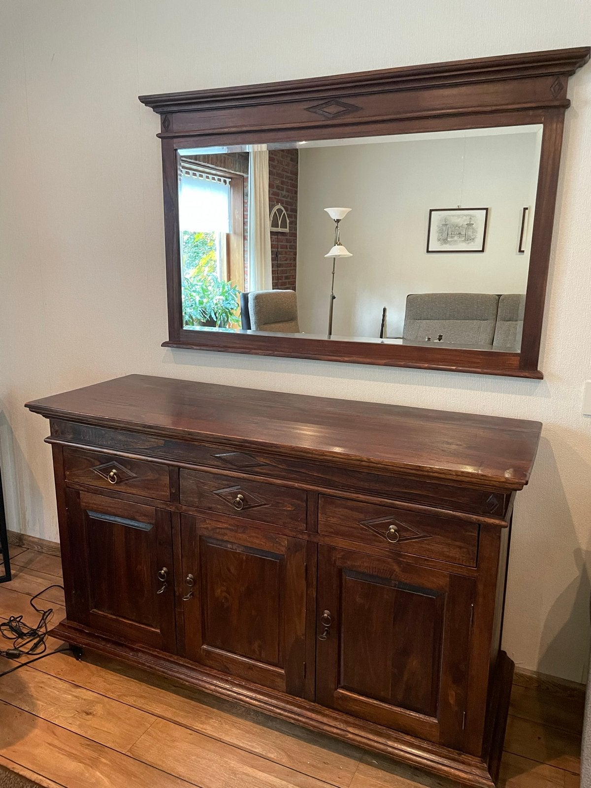 Massief houten dressoir met spiegel - Koloniale stijl, Huis en Inrichting, Ophalen, 100 tot 150 cm, Zo goed als nieuw, Met lade(s)