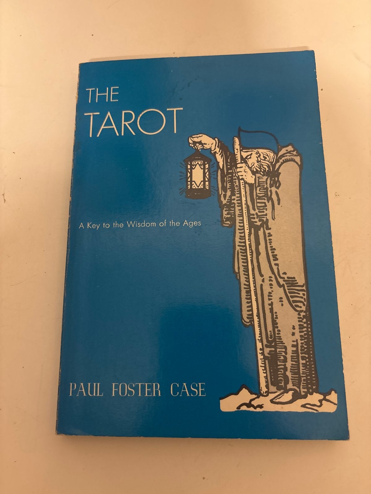 The Tarot: A Key to the Wisdom of the Ages - Paul Foster Cas, Boeken, Ophalen of Verzenden, Gelezen, Tarot of Kaarten leggen, Instructieboek