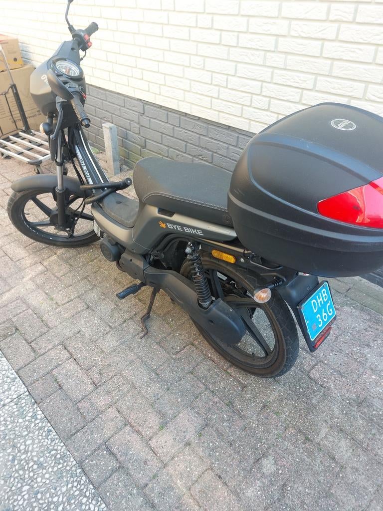 BYE.BIKE snorfiets met helm en slot 350 Euro, Fietsen en Brommers, Snorfietsen en Snorscooters, Ophalen