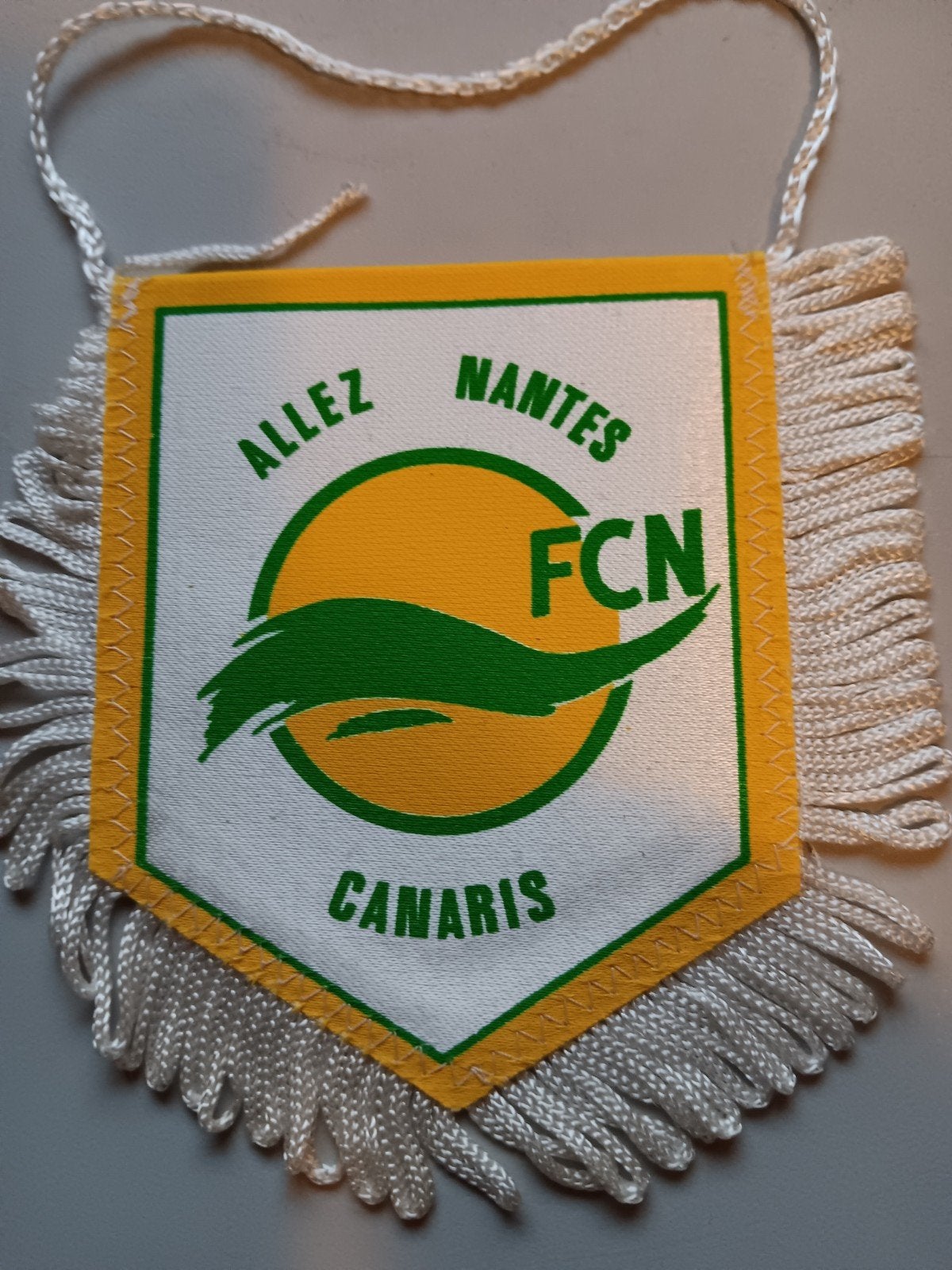 FC Nantes Canaris vaantje Voetbal Fan Item, Ophalen of Verzenden, Zo goed als nieuw, Buitenlandse clubs, Vaantje of Sjaal