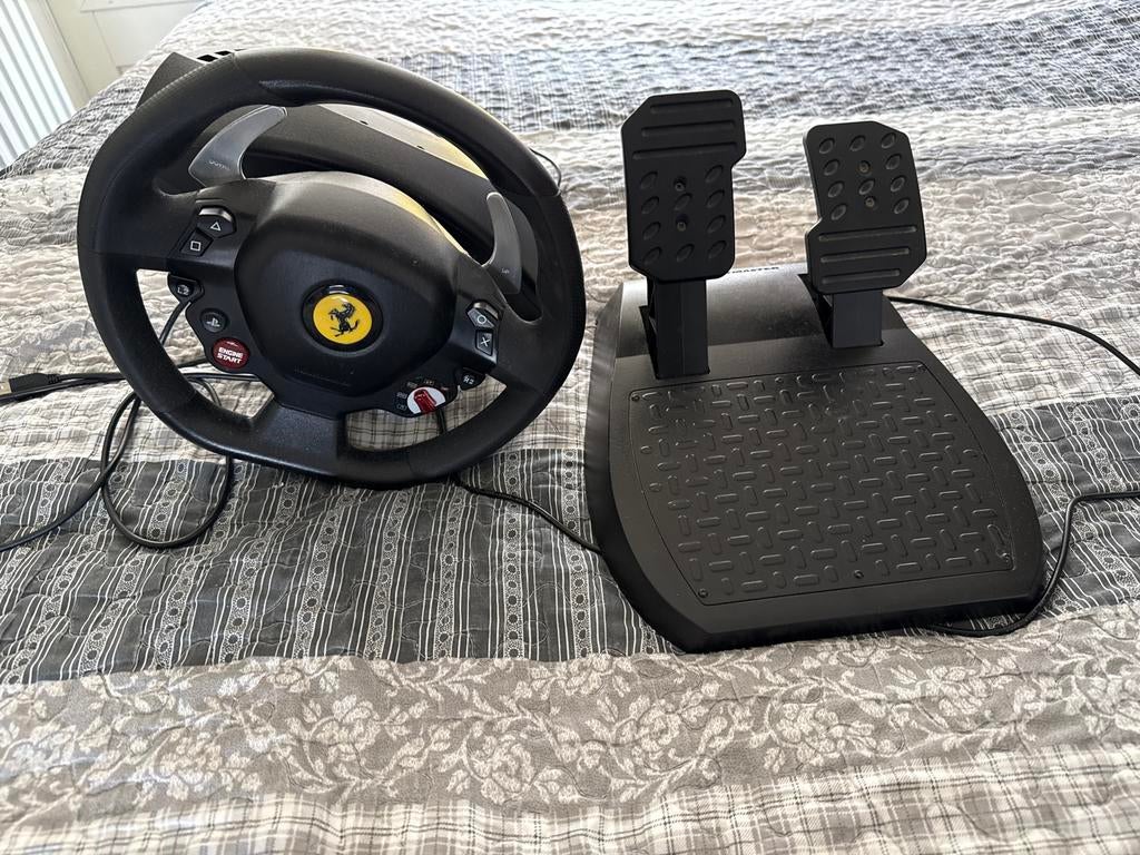 Thrustmaster Ferrari Racing Wheel met pedalen ps4 ps5, Ophalen, Racestuur, Gebruikt, Force feedback