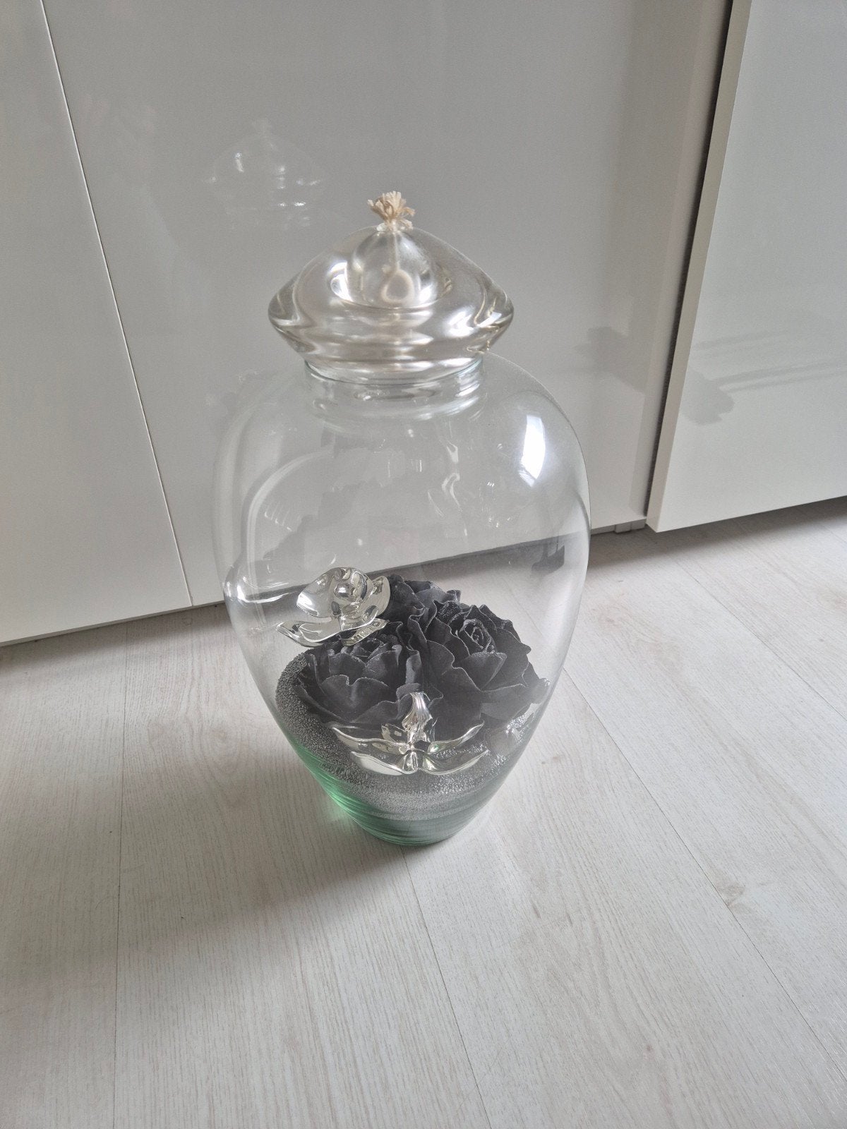 Glazen stolp met olielamp., Ophalen