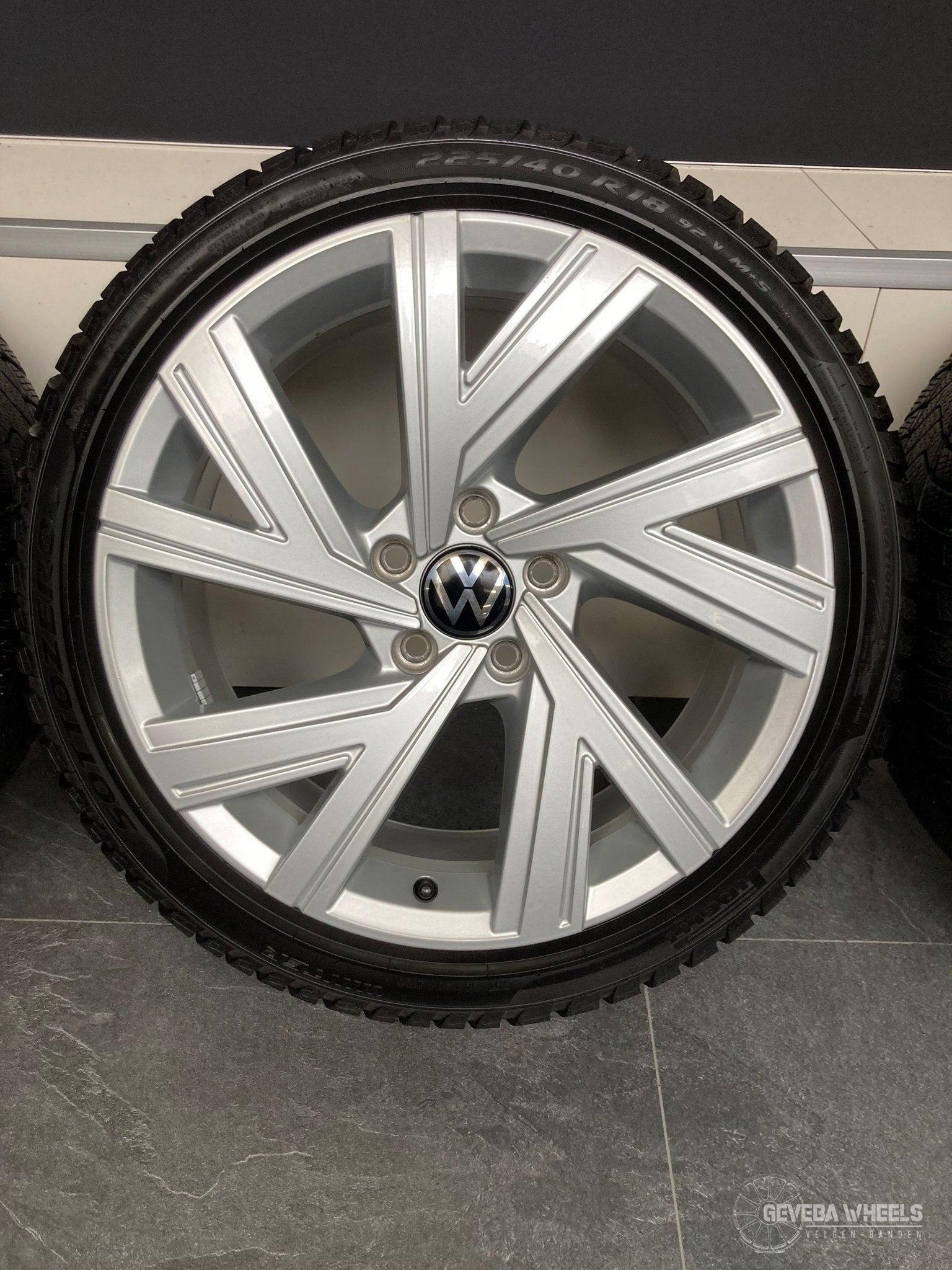18” originele Volkswagen Golf ‘Bergamo’ velgen winterbanden, Auto-onderdelen, Banden en Velgen, 18 inch, Gebruikt, -, -