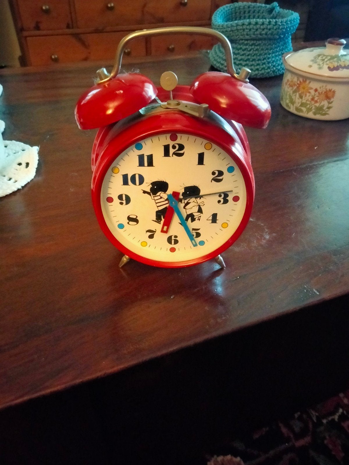Vintage rode wekker met Jip en Janneke, Huis en Inrichting, Vintage, Analoog, Ophalen of Verzenden, Zo goed als nieuw