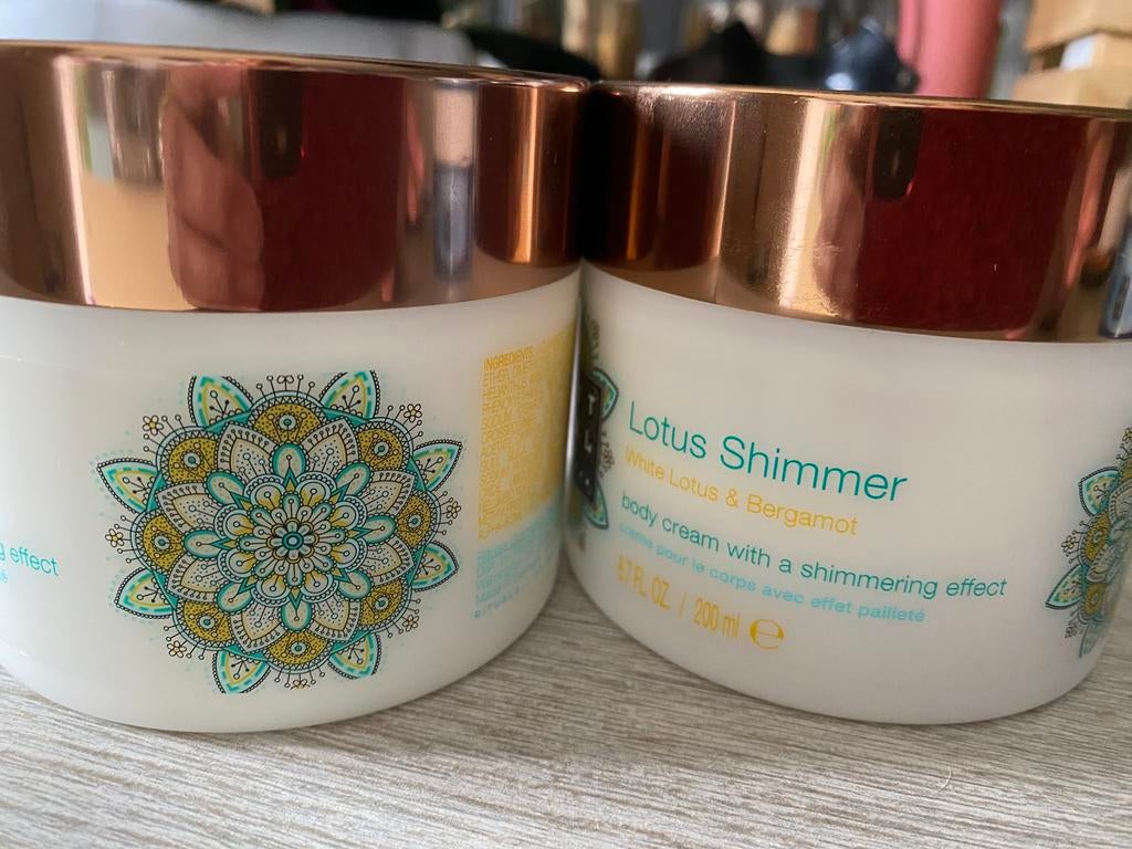 Rituals lotus shimmer bodycreme 30 euro per stuk, Ophalen of Verzenden, Nieuw, Bodylotion, Crème of Olie
