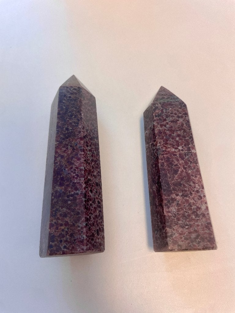 Donkerrode granaat edelsteen obelisk vorm | 2 stuks, Verzenden, Nieuw