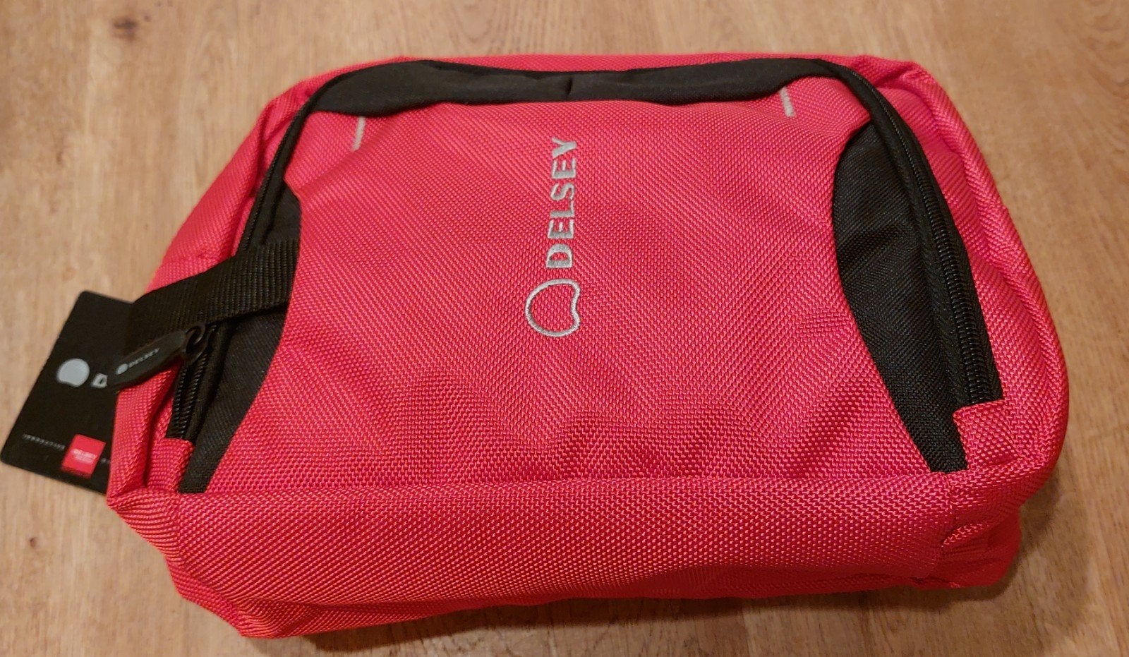 Delsey Toilettas Rood - Nieuw (28x21x11 cm, 5L), Ophalen of Verzenden, Nieuw, Rood, Dame