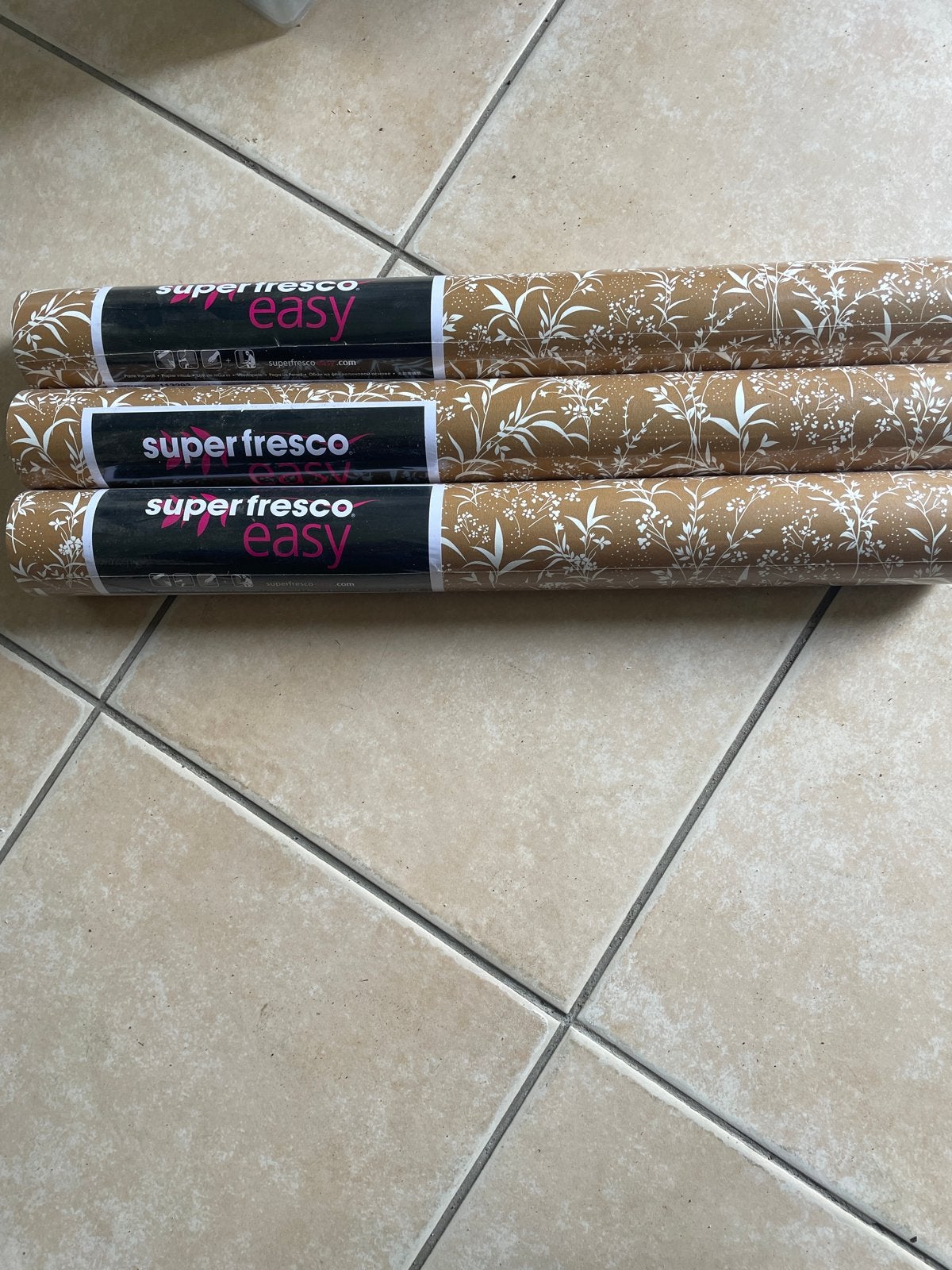 Superfresco Easy Behang - Bruin met wit bloemenpatroon, Ophalen of Verzenden, 25 tot 50 m², Bruin